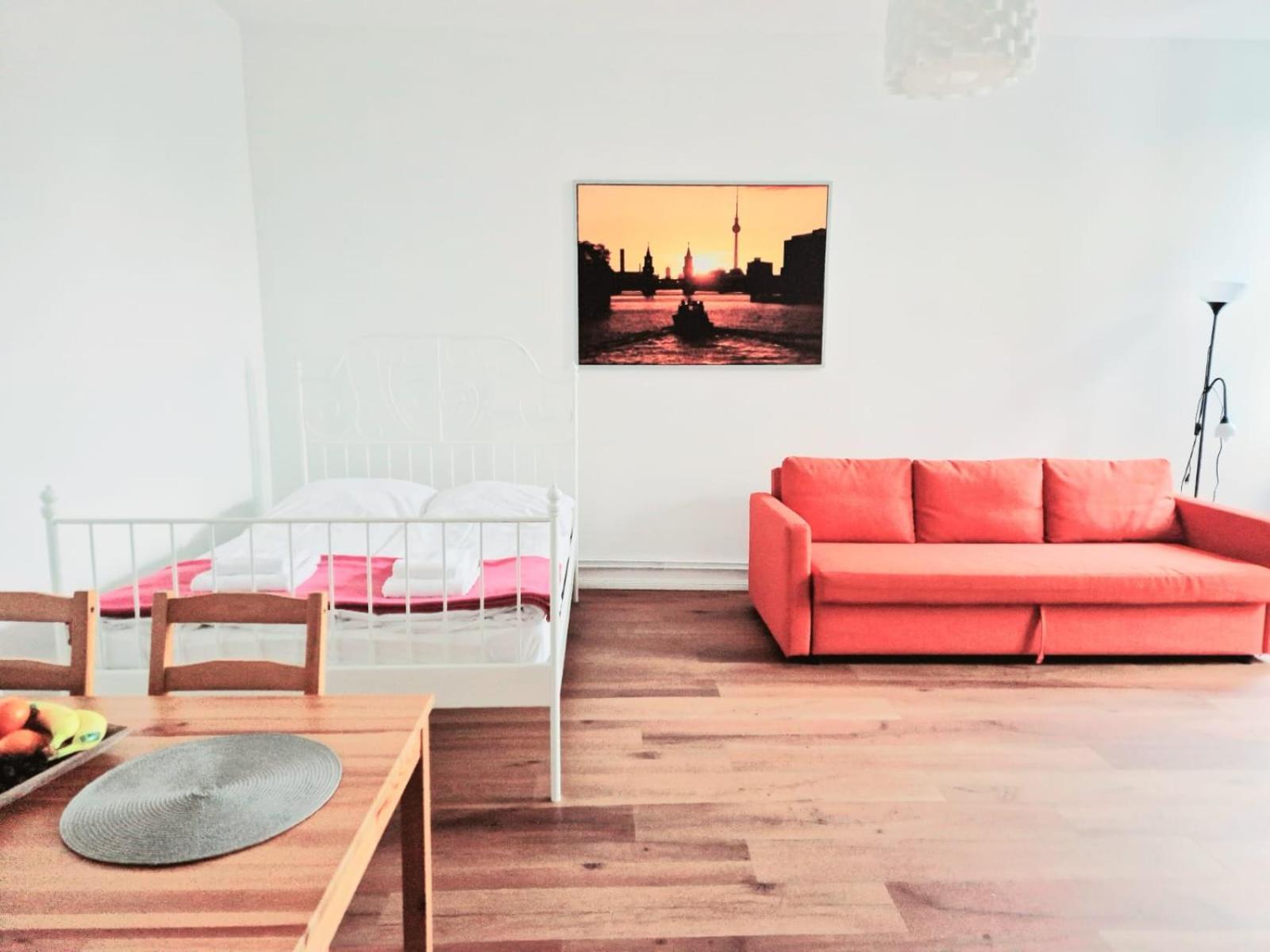 City Studio For 4, Near Sonnenallee Berlino